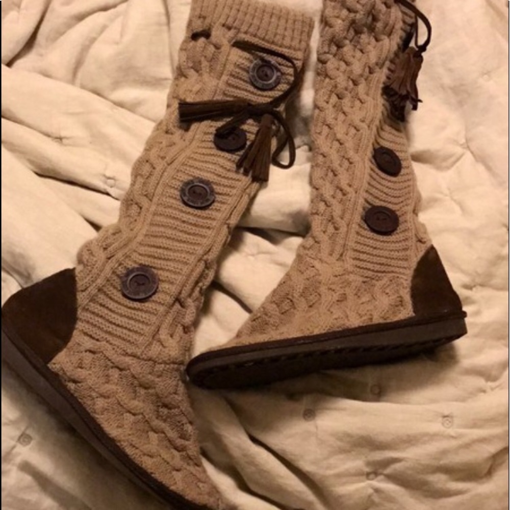 Knitted boots